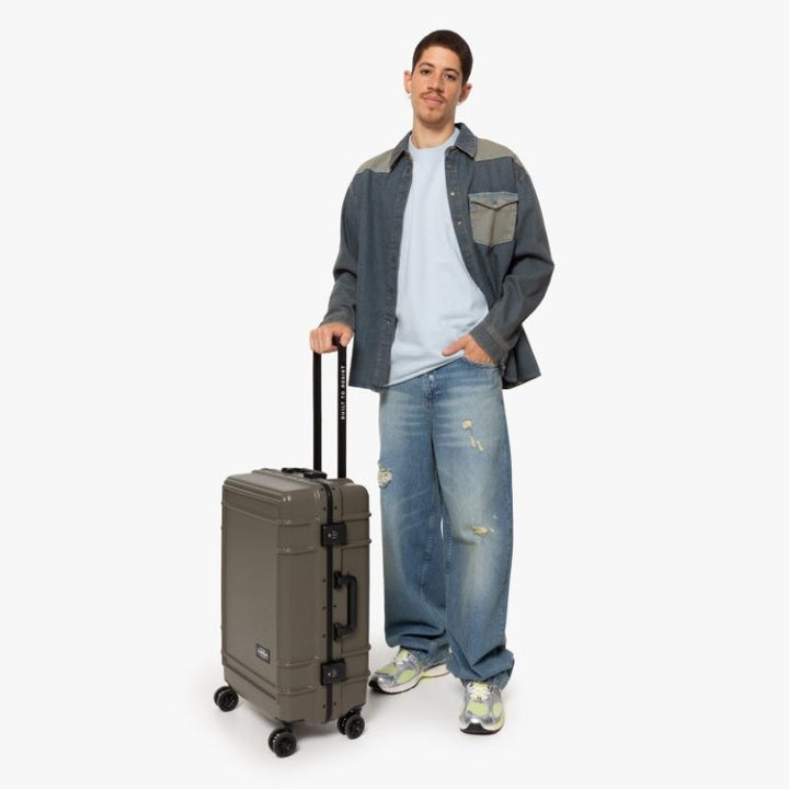 Eastpak Resist'R 68cm 4-Wheel Medium Suitcase